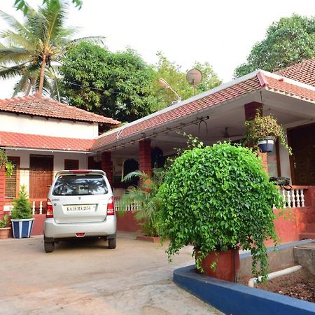 Runnin Airport - Homestay Gurpur Exterior photo
