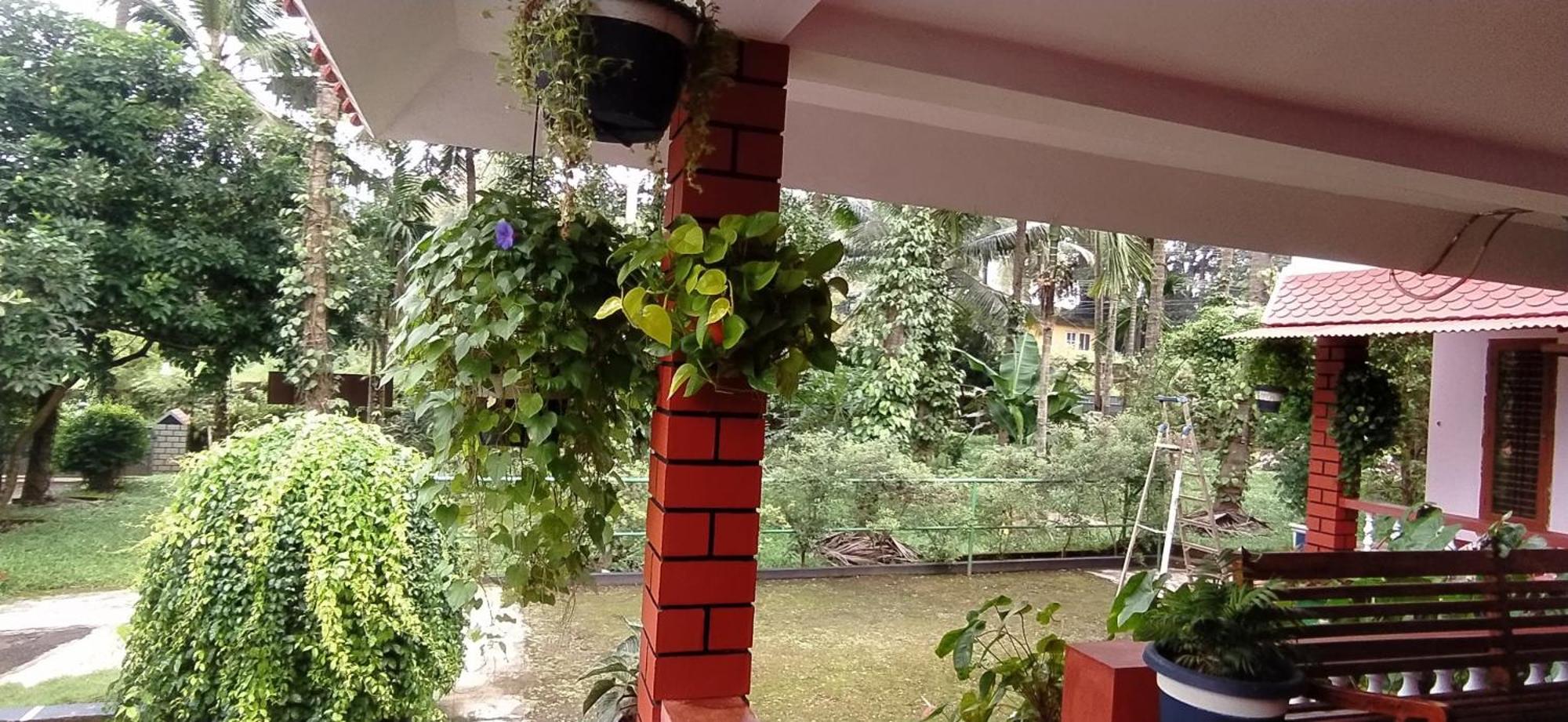 Runnin Airport - Homestay Gurpur Exterior photo