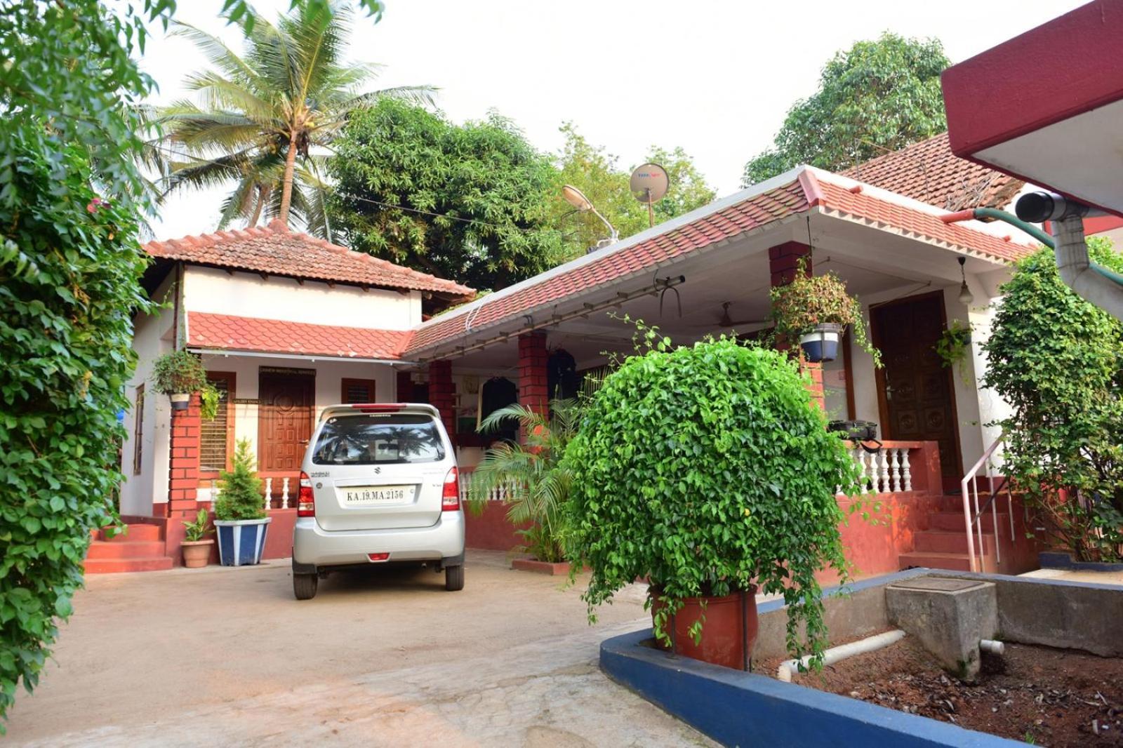 Runnin Airport - Homestay Gurpur Exterior photo